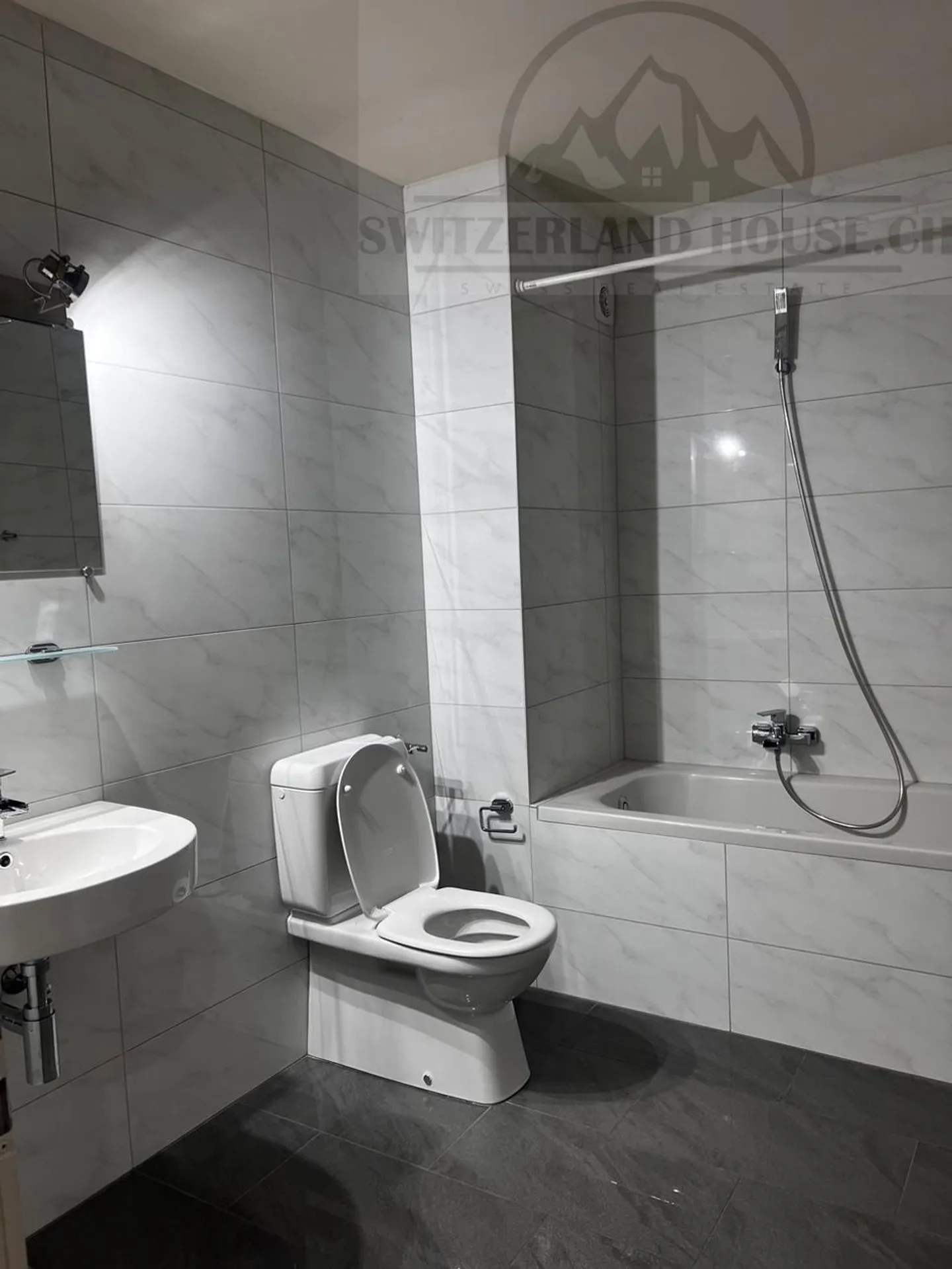 Spacieux 4,5 pcs à proximité de la cathédrale de Fribourg - Photo 13 sur 13