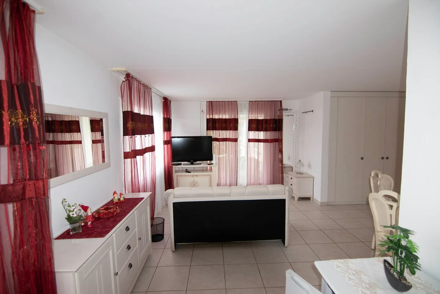2,5 Zimmer möblierte Wohnung mit Terrasse - Foto 10 von 11
