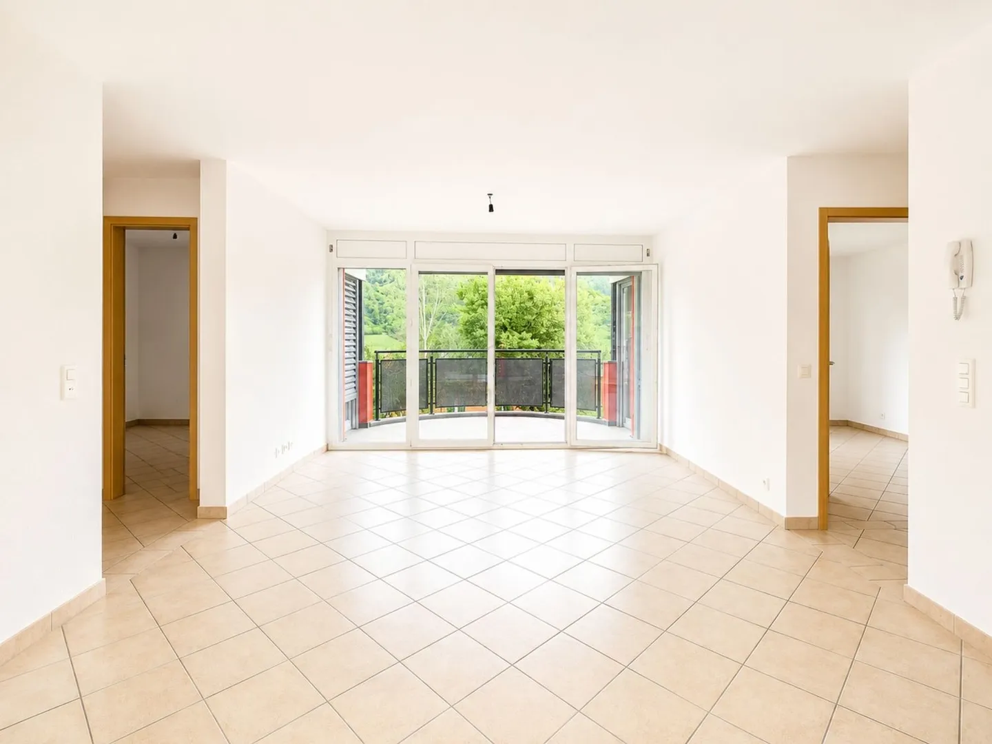 PRACHTVOLLE VIER-ZIMMER-WOHNUNG IM GRÜNEN - Foto 1 von 9
