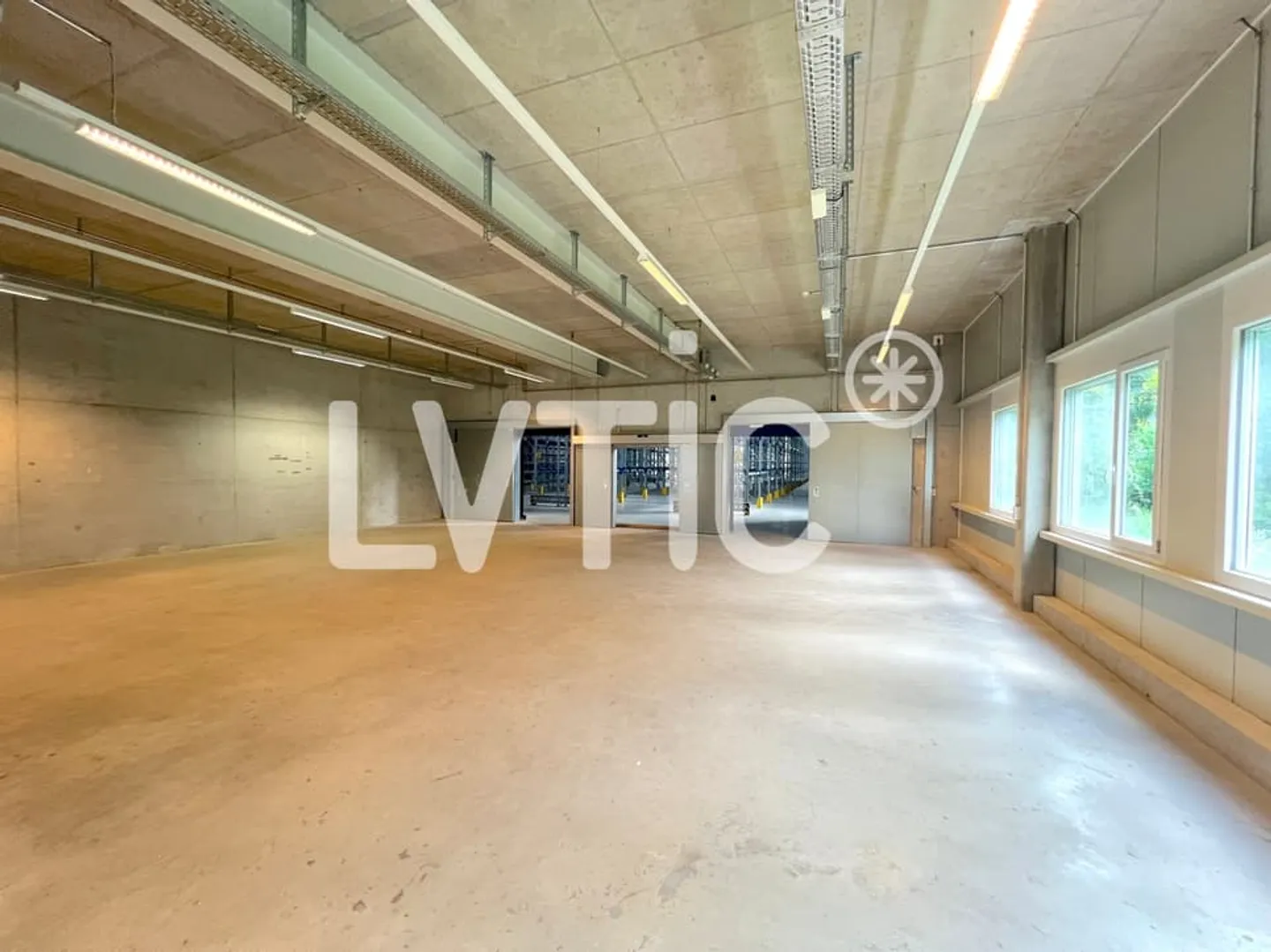 Magazzino logistico di 1900 m2 in affitto a Echandens - Foto 8 di 12