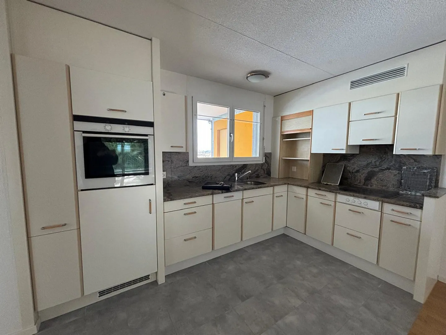 Spacious 2.5-room apartment in Sirnach - Photo 2 of 10