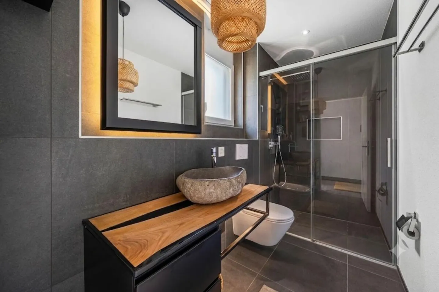 Maison double familiale de 6,5 pièces avec appartement séparé de 3,5 pièces dans les combles - Photo 3 sur 28