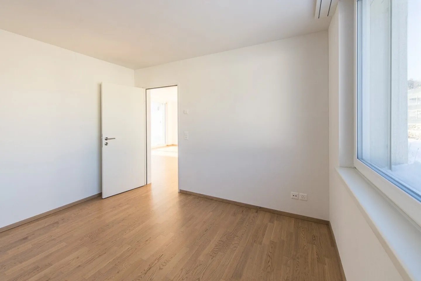 Sunny Apartment! - Photo 8 of 11