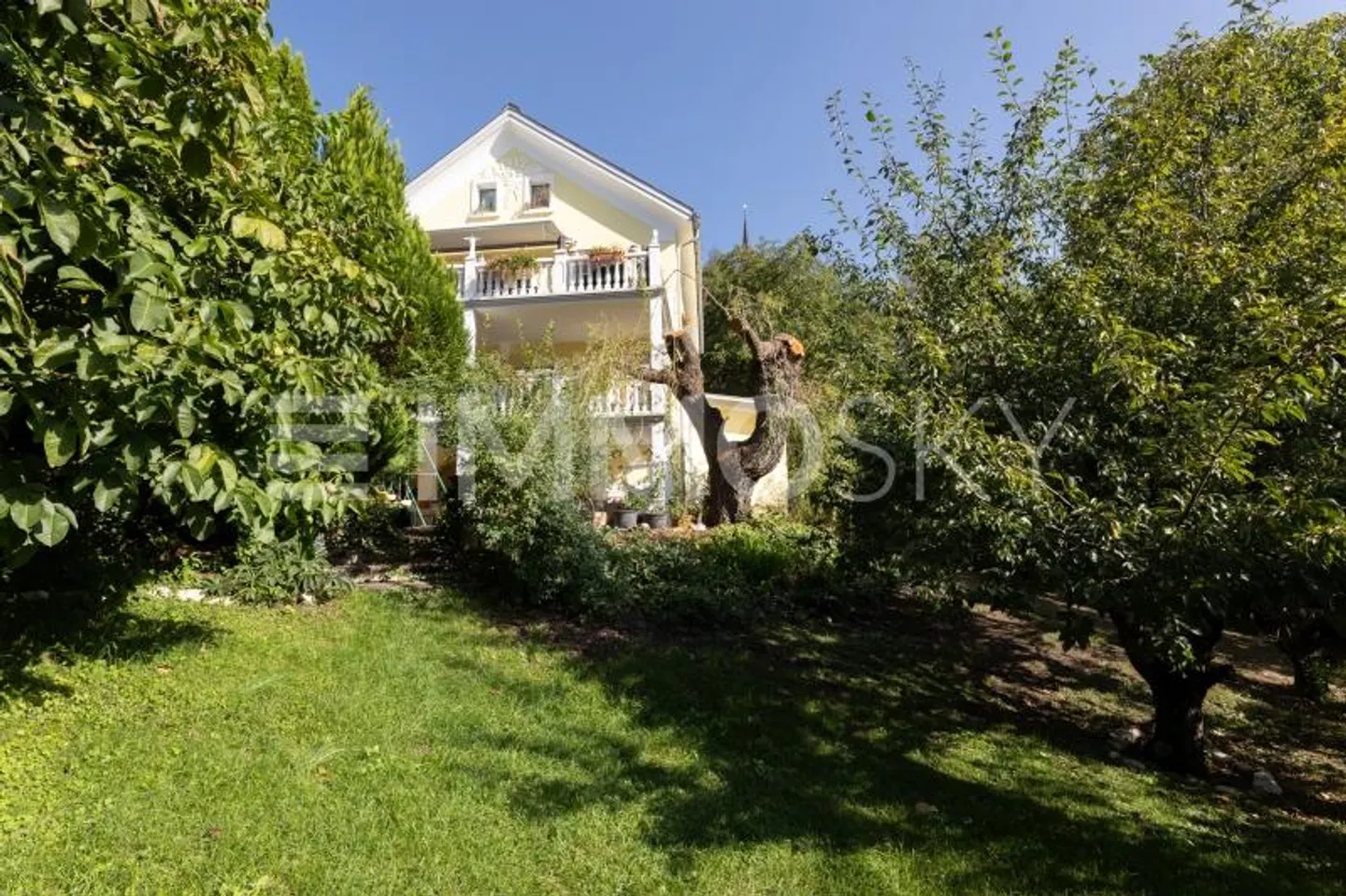 Charming Family Home with Garden - Photo 1 of 5