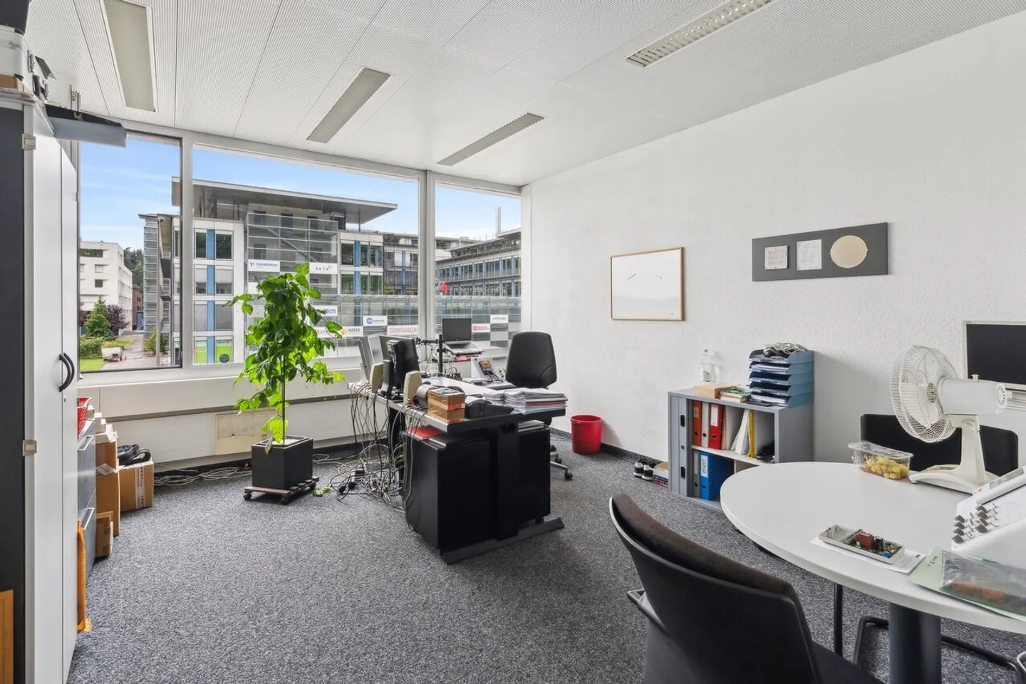 Bright office and commercial space with flexible room layout - Photo 4 of 7