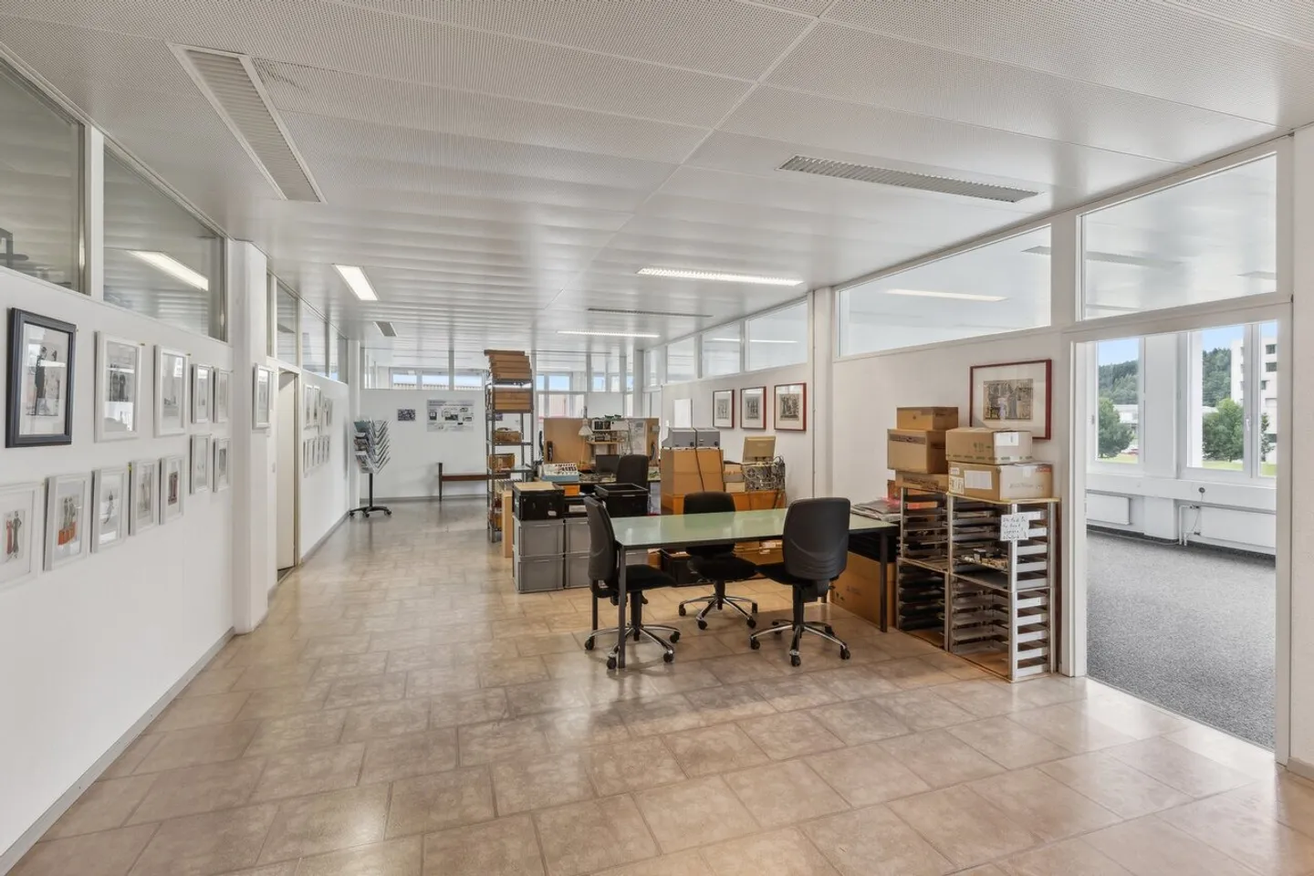 Bright office and commercial space with flexible room layout - Photo 7 of 7