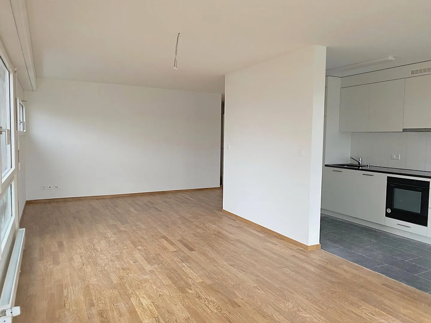 Moderne 3.5 Zimmer Wohnung mit Balkon - Foto 3 von 9