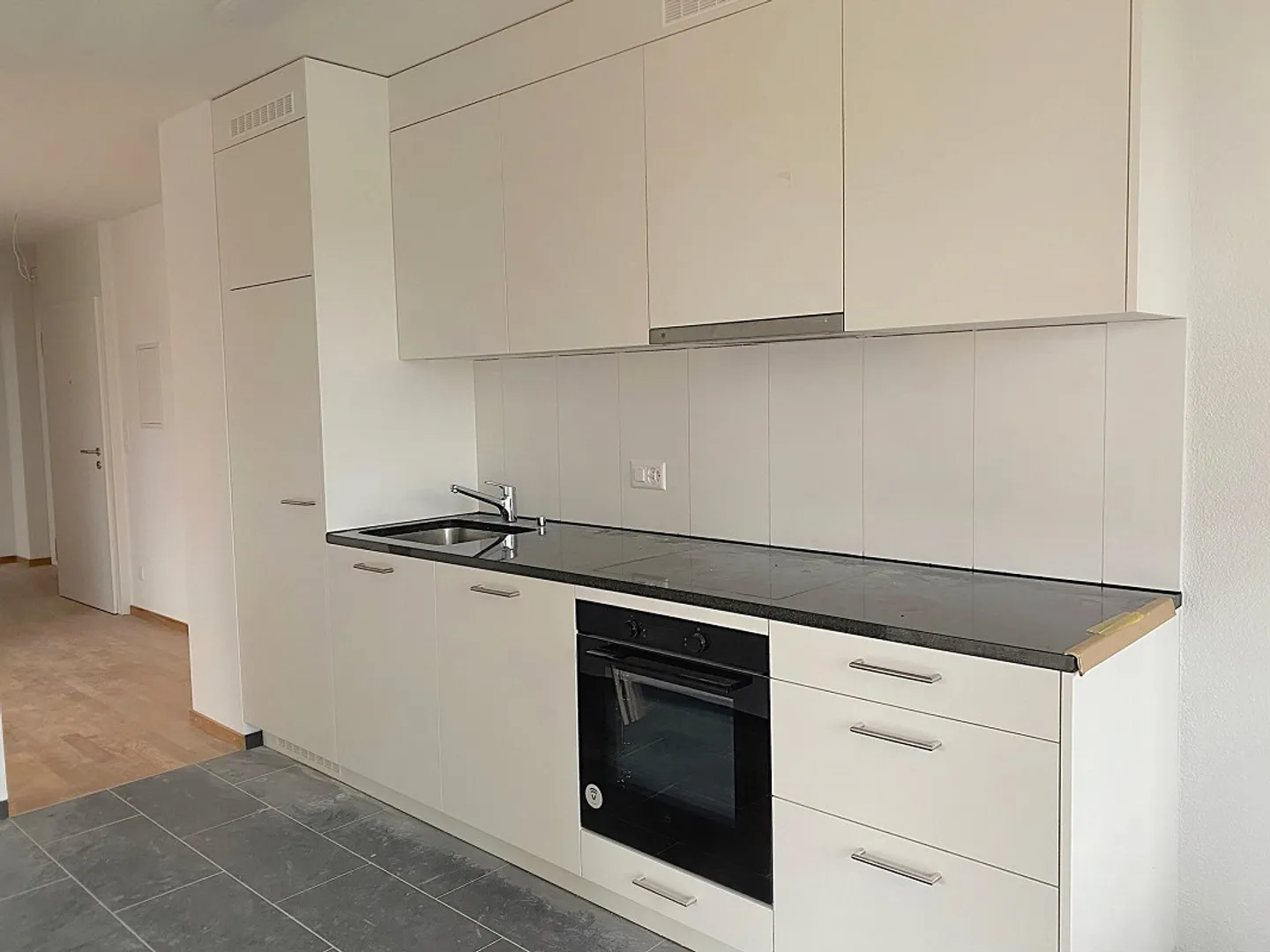 Moderne 3.5 Zimmer Wohnung mit Balkon - Foto 4 von 9