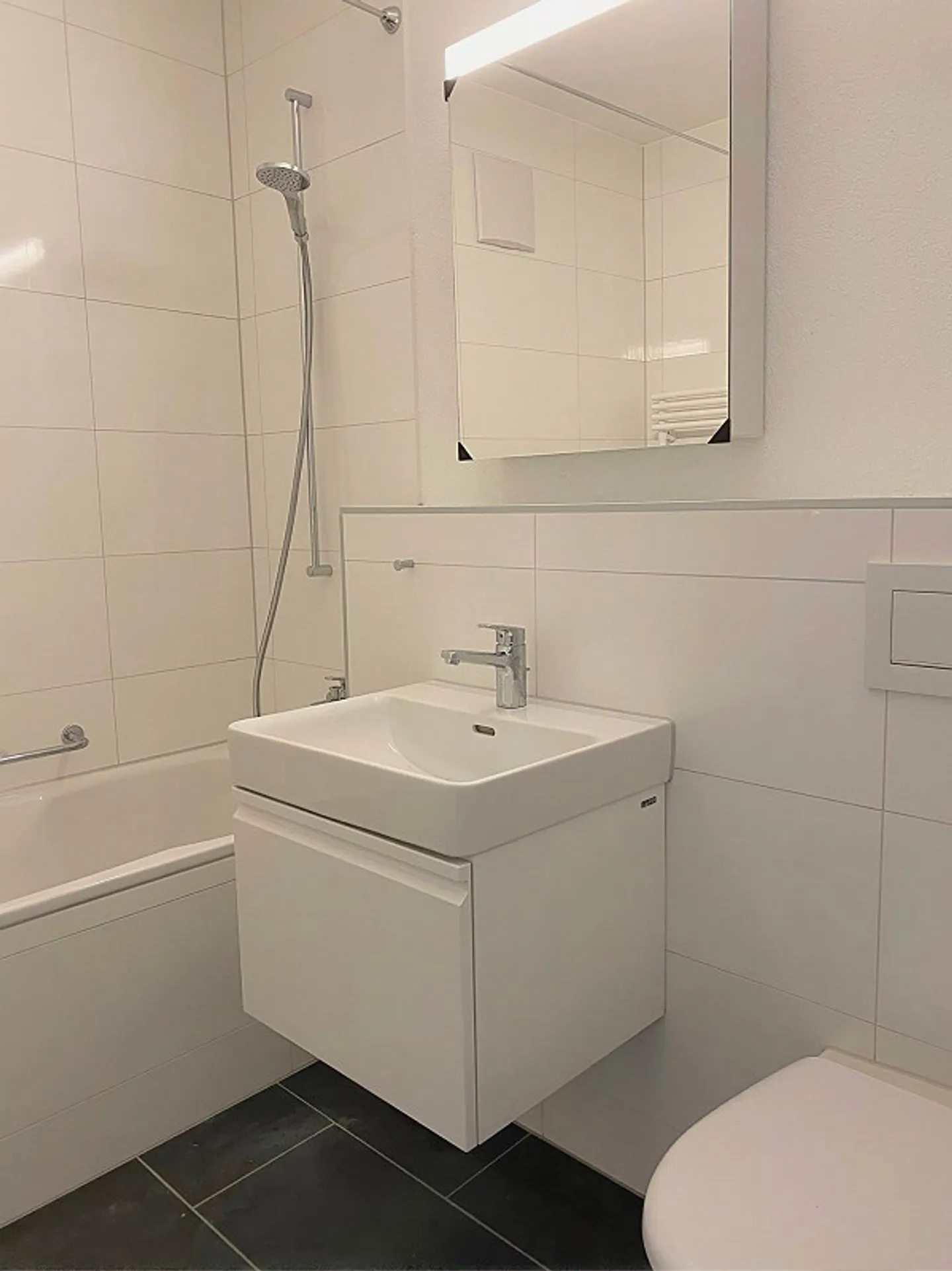 Moderne 3.5 Zimmer Wohnung mit Balkon - Foto 8 von 9