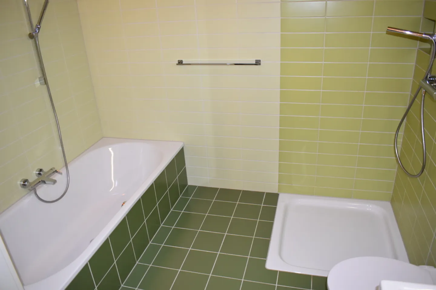 Residential and commercial building in a central location - Photo 8 of 9