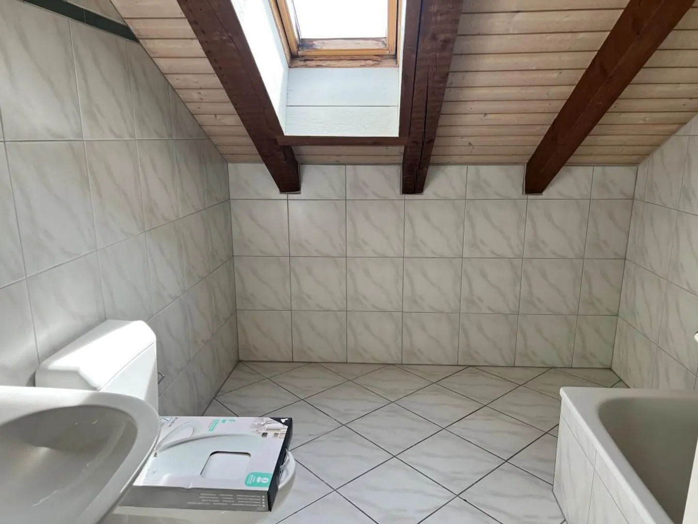 Bright 2-room attic apartment - Photo 4 of 11