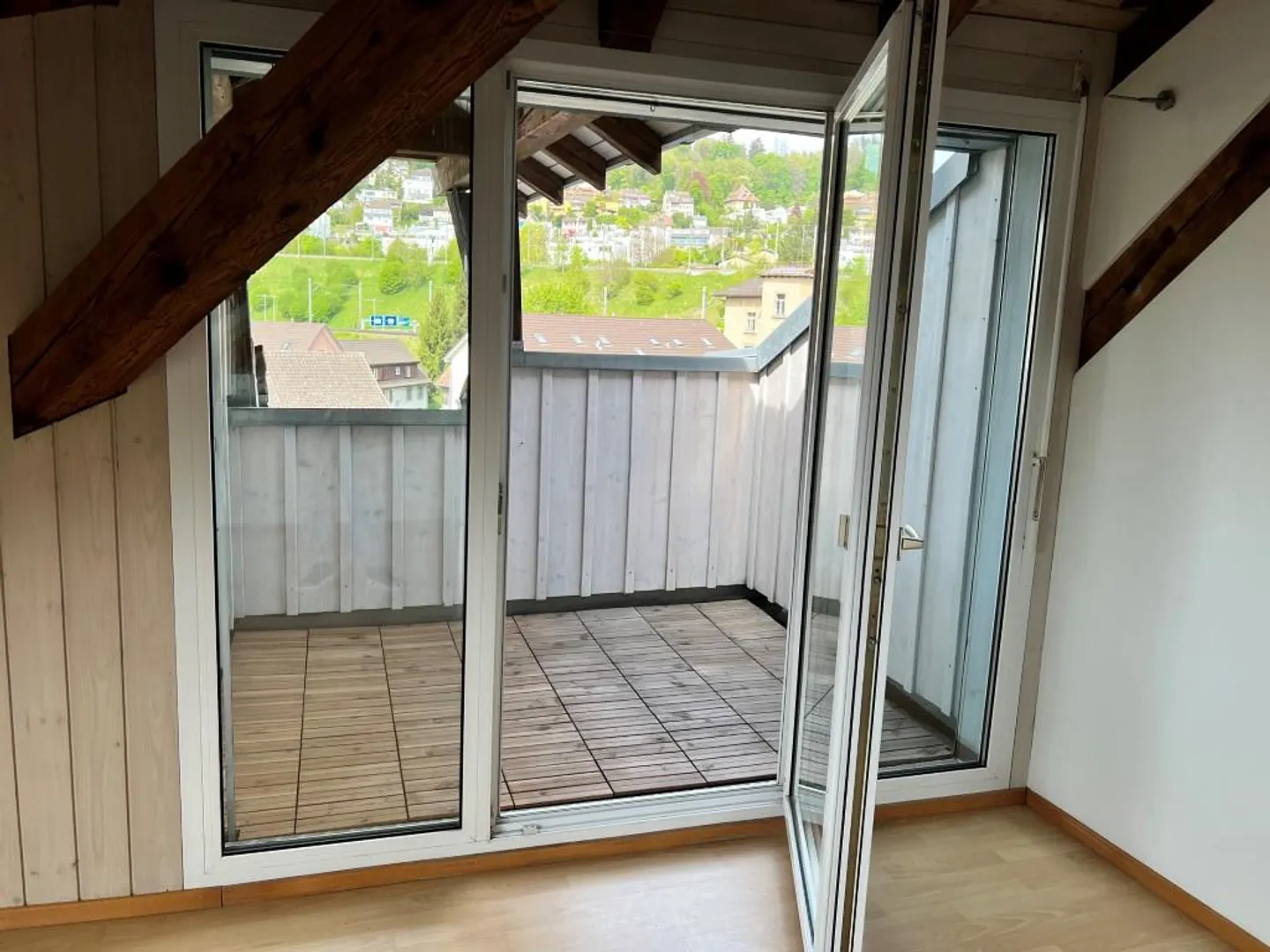 Bright 2-room attic apartment - Photo 5 of 11
