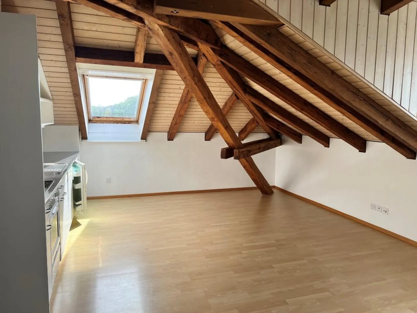Bright 2-room attic apartment - Photo 7 of 11