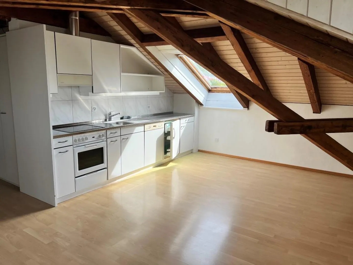 Bright 2-room attic apartment - Photo 8 of 11
