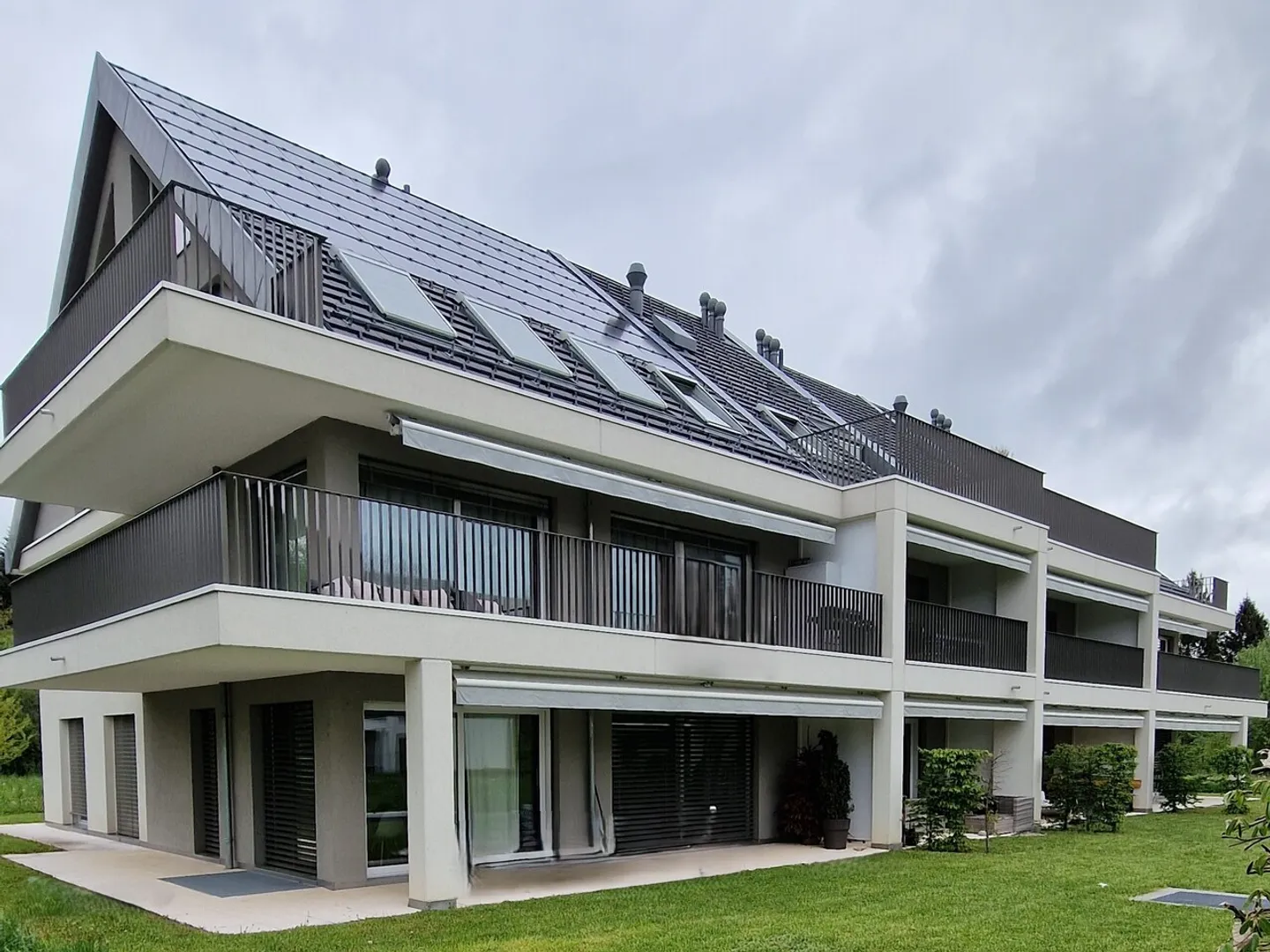 Appartement moderne idéalement situé - Photo 1 sur 2