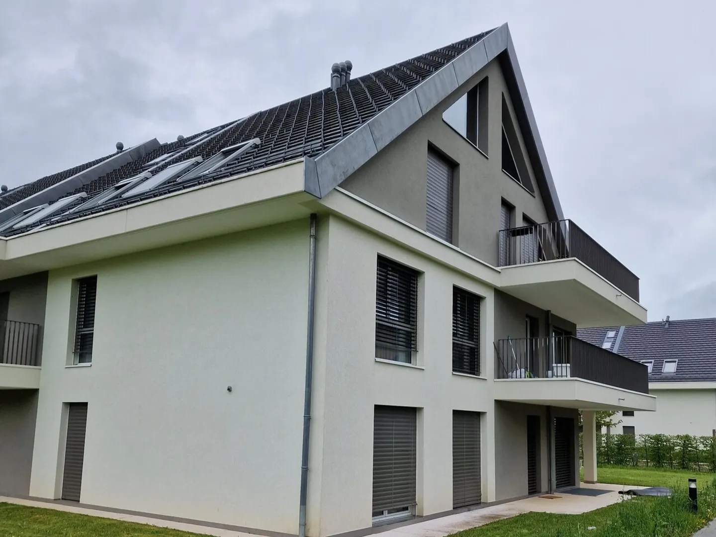 Appartement moderne idéalement situé - Photo 2 sur 2