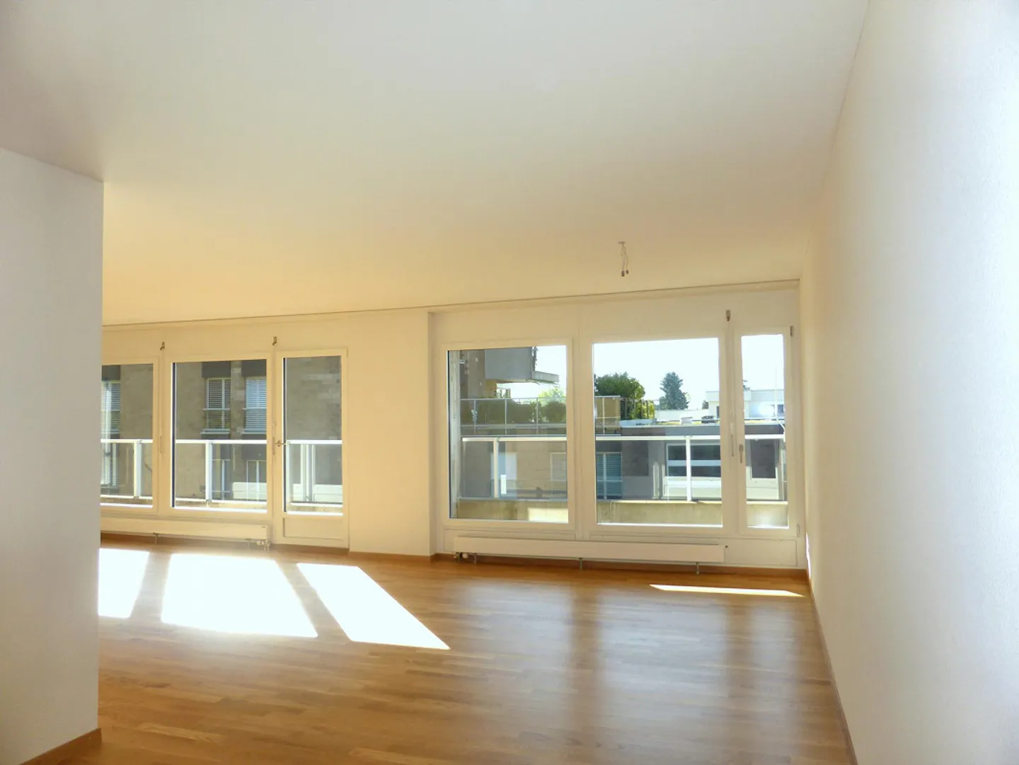 Spacious 3.5 Room Apartment in a Quiet Residential Area - Photo 3 of 8