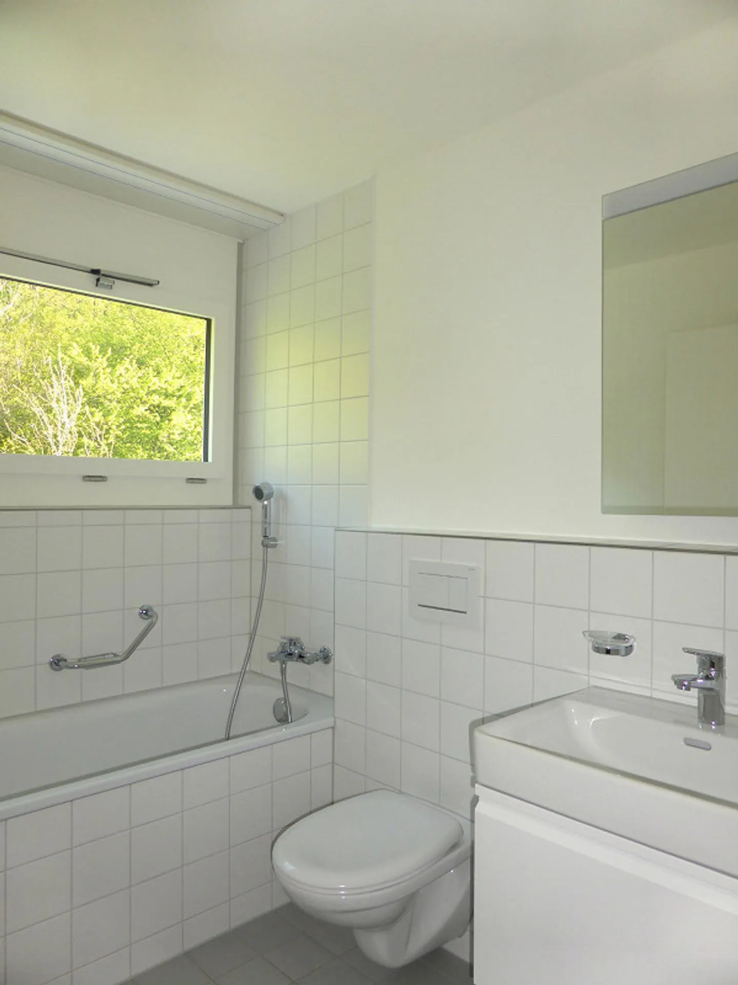 Spacious 3.5 Room Apartment in a Quiet Residential Area - Photo 5 of 8