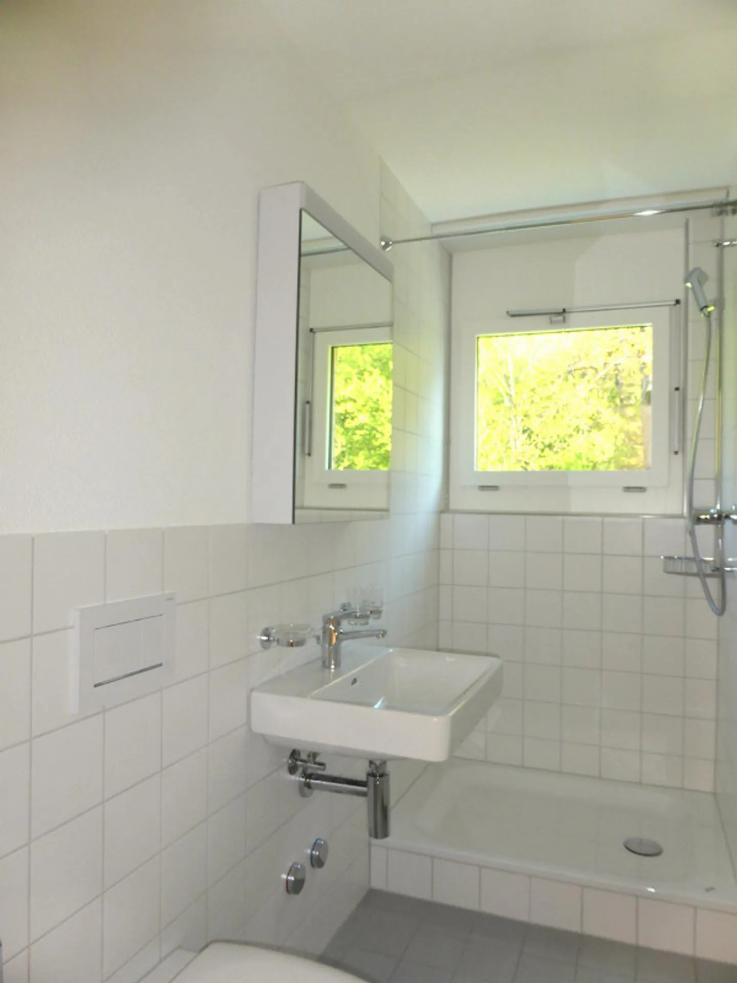 Spacious 3.5 Room Apartment in a Quiet Residential Area - Photo 6 of 8