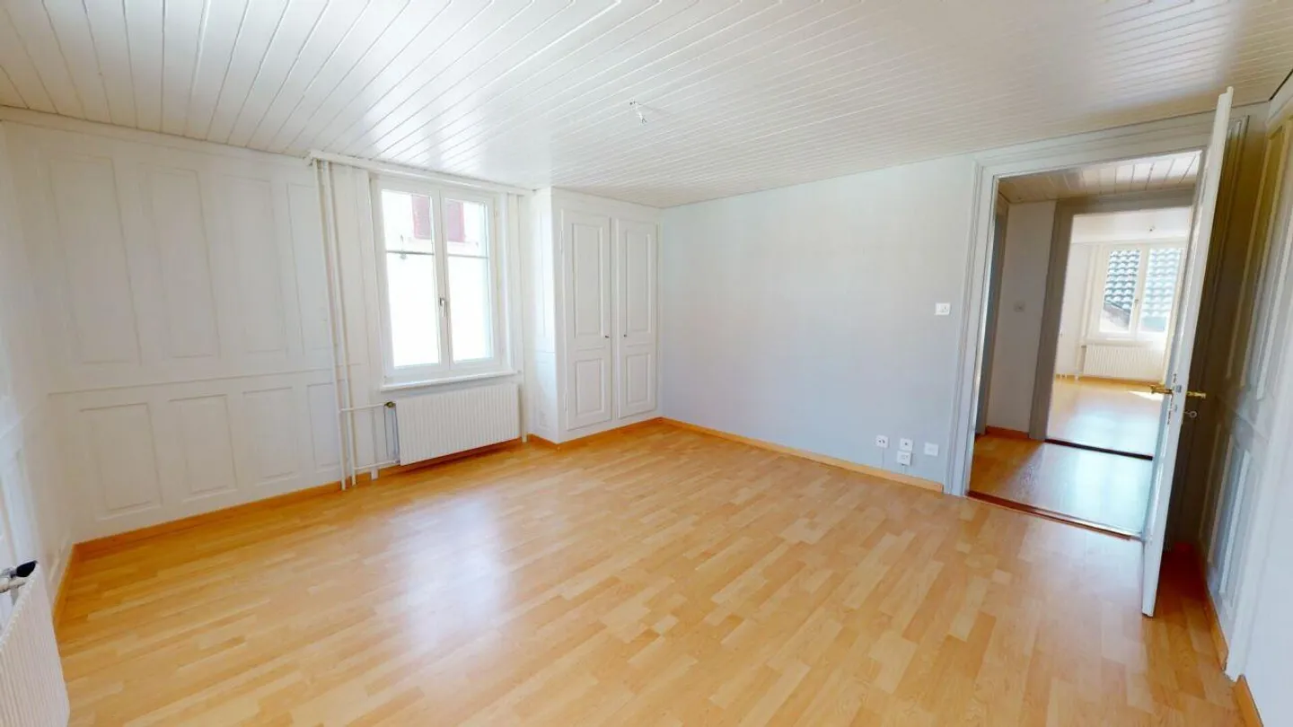 Modernized 3.5 Room Apartment - Photo 5 of 8