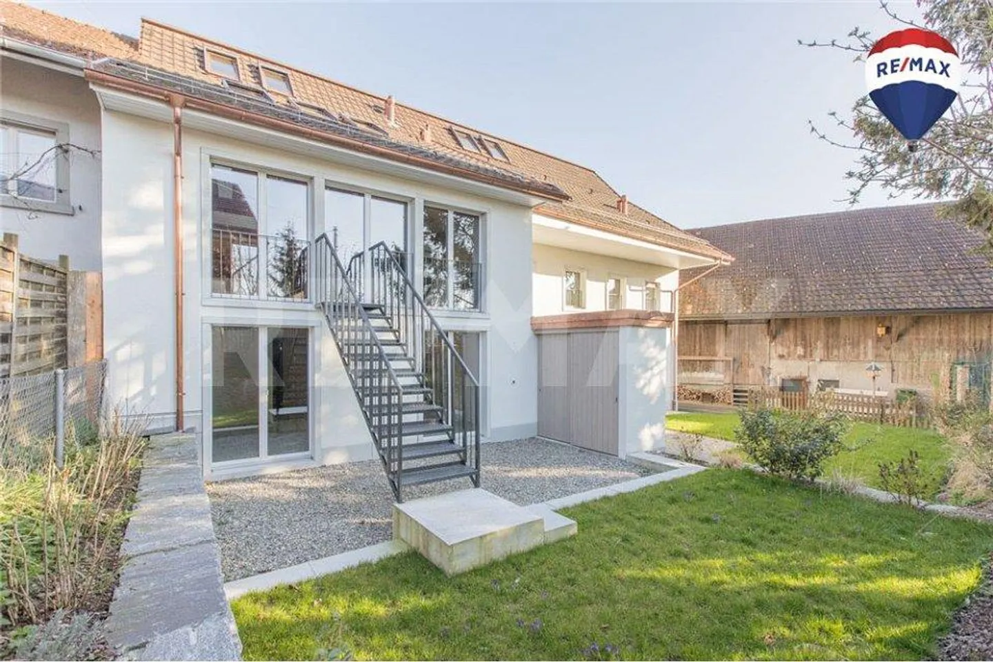 Expérience de vie moderne à la campagne – Maison de 5,5 pièces avec droits de construction ou achat de terrain - Photo 1 sur 10