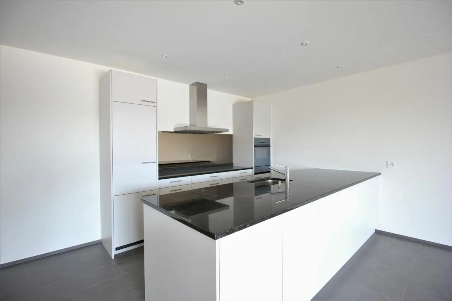 Looking for the modern in a rural setting? - Photo 2 of 11