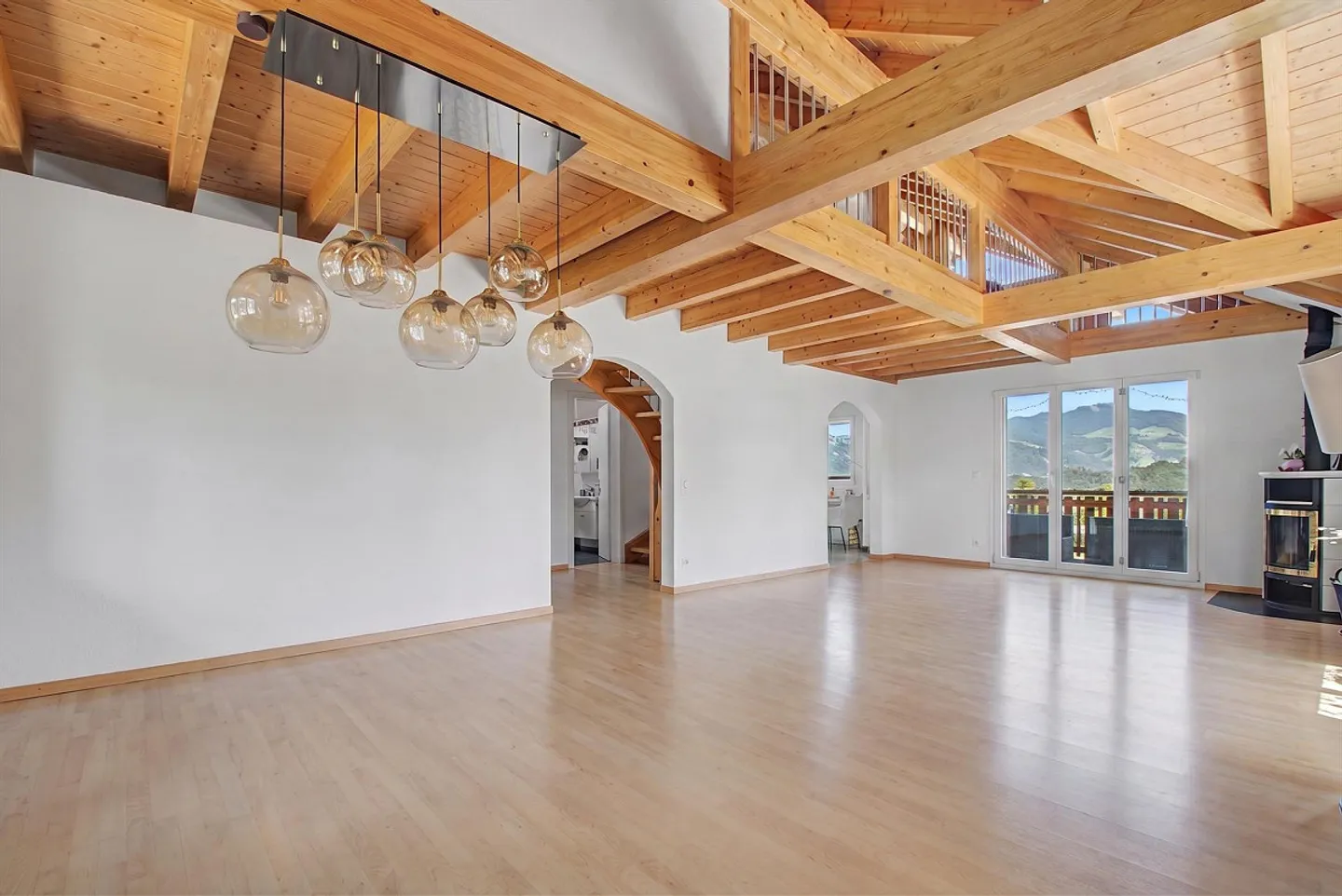 Aussergewöhnliche Maisonette mit Aussicht - Foto 2 von 8