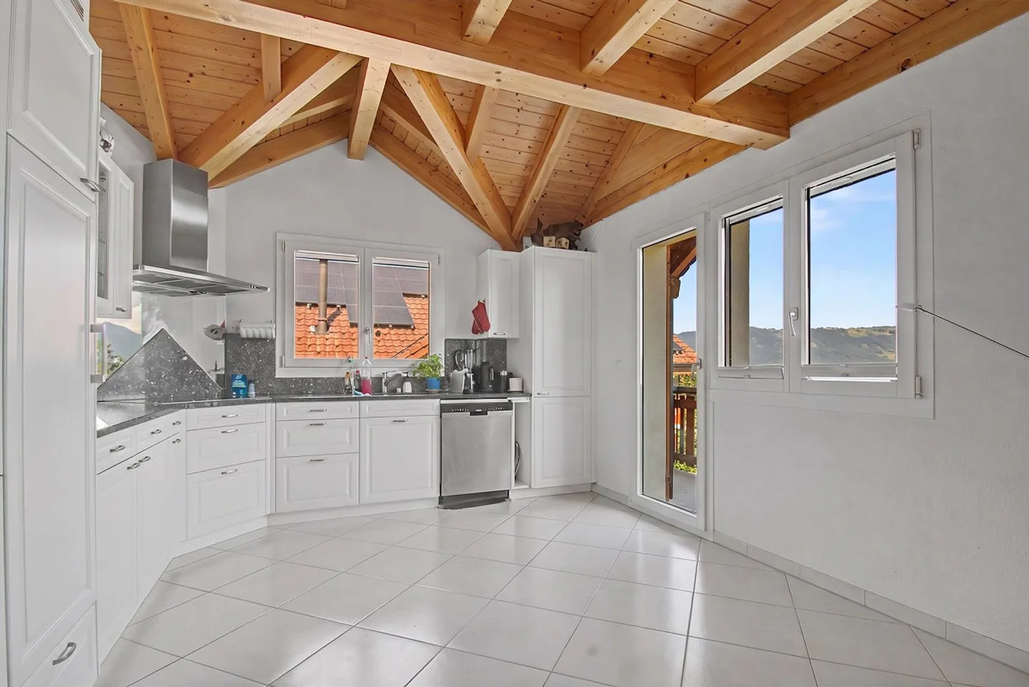 Aussergewöhnliche Maisonette mit Aussicht - Foto 3 von 8