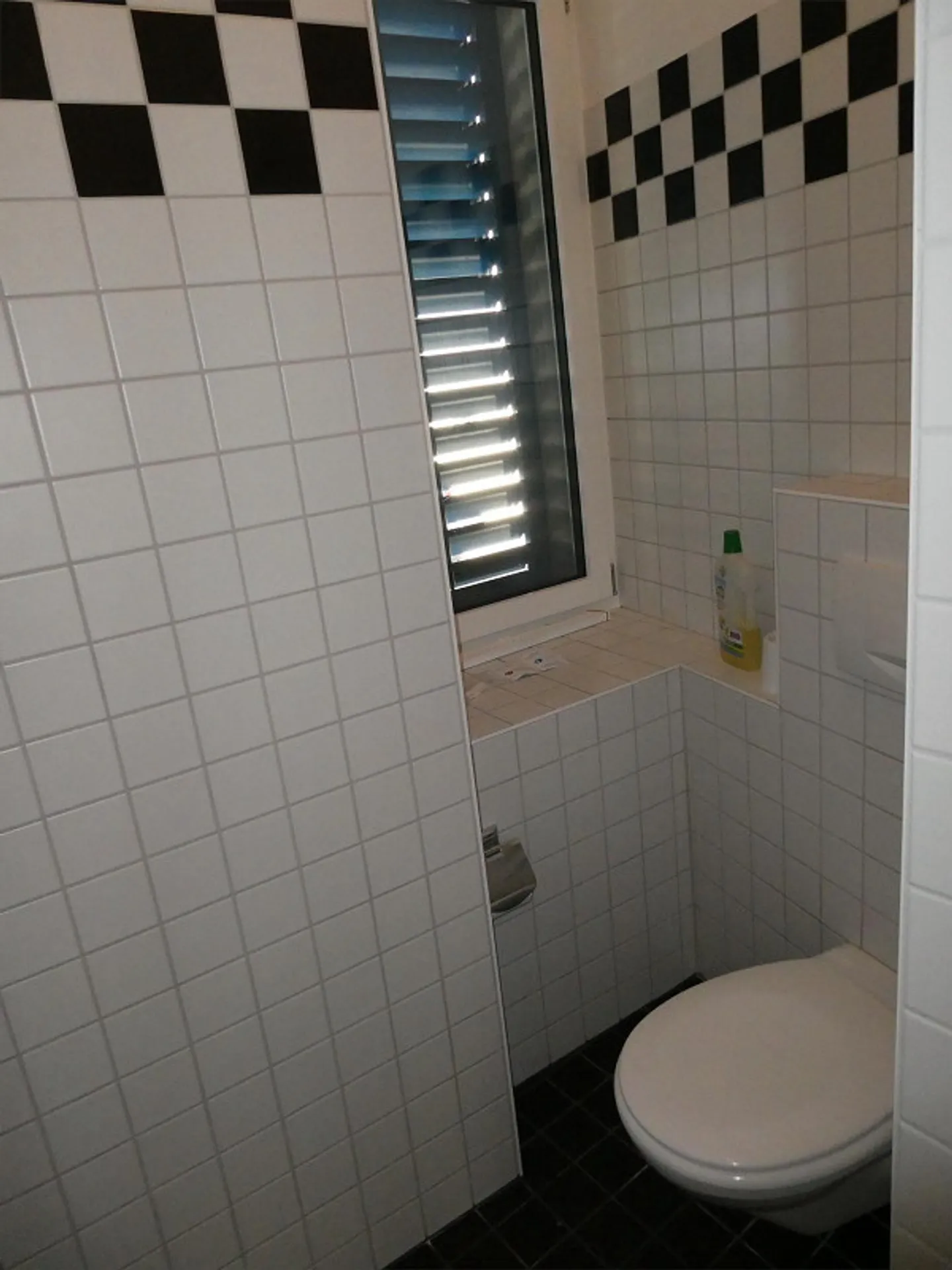 Bijou au milieu de l'étroitesse avec un coin salon vert et confortable - Photo 11 sur 13