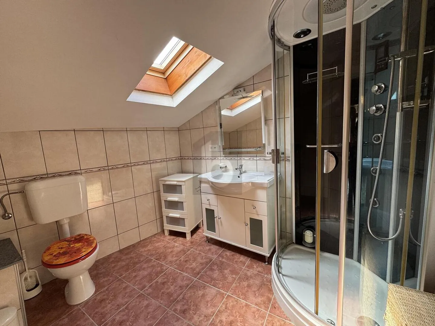 AUTHENTIC, SPACIOUS AND FAMILY-FRIENDLY - Photo 5 of 6