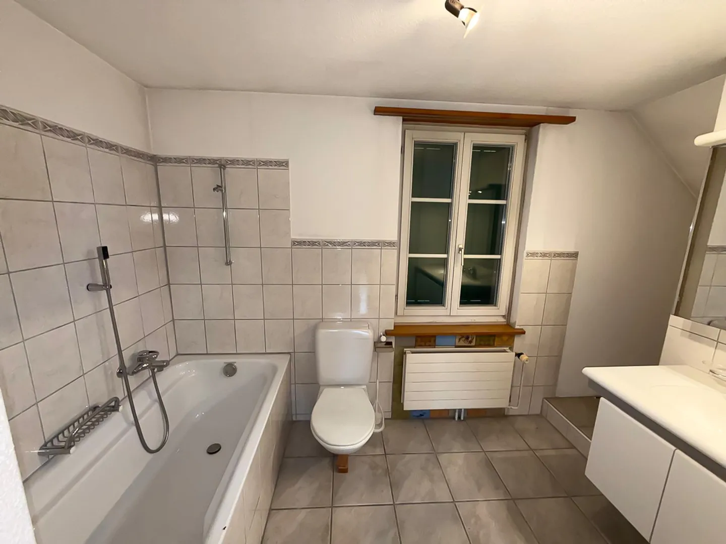 «Charmantes 4.5-Zimmer-Einfamilienhaus mit sonniger Südwest-Ausrichtung» - Foto 8 von 14