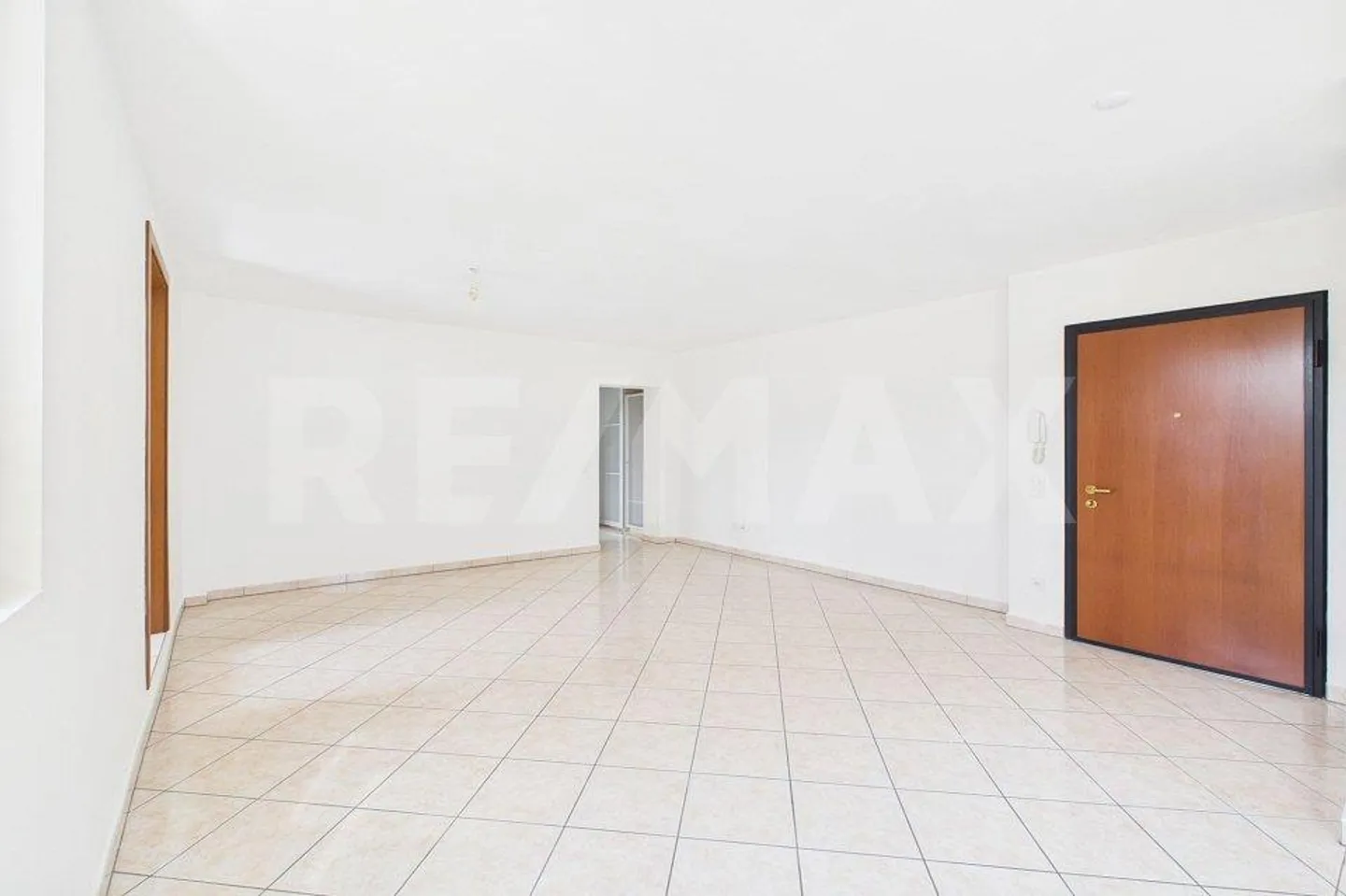 Renovated 4 ½ Room Apartment in Genestrerio - Photo 5 of 13