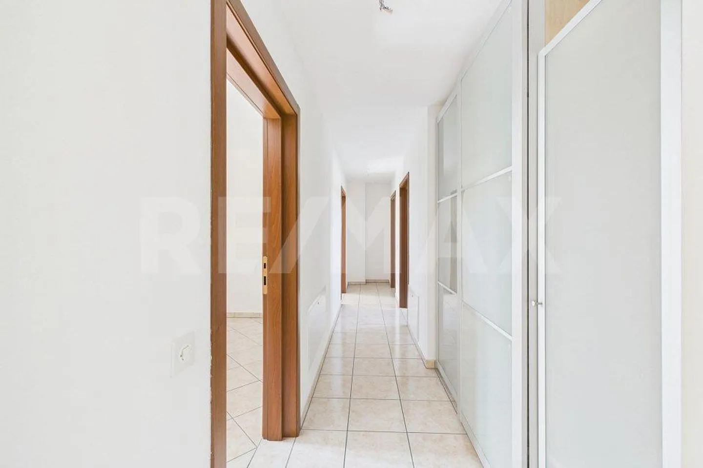 Renovated 4 ½ Room Apartment in Genestrerio - Photo 8 of 13