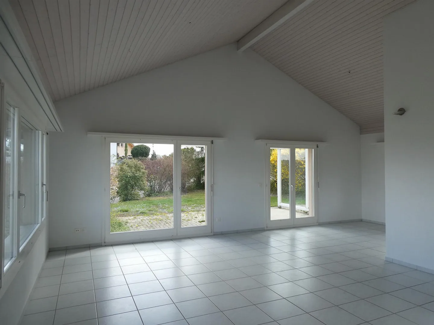 Maison individuelle de 6 1/2 pièces dans un emplacement avec vue dégagée - Photo 2 sur 28