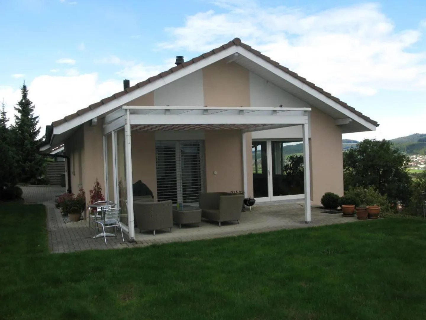 Maison individuelle de 6 1/2 pièces dans un emplacement avec vue dégagée - Photo 4 sur 28
