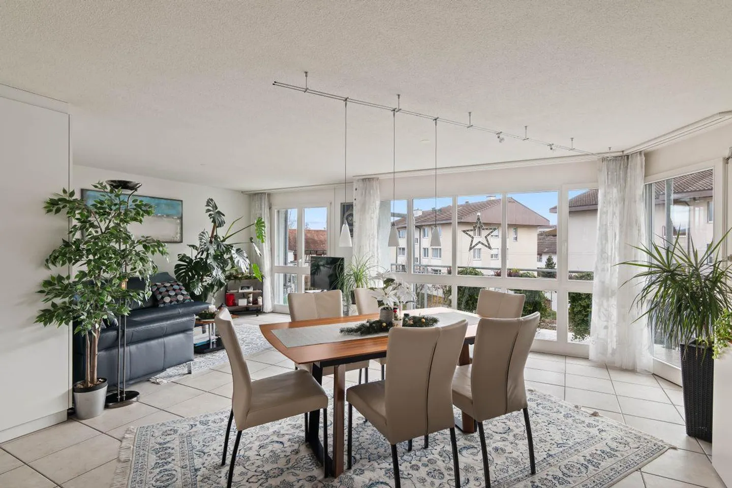 Grosszügige 4.5-Zimmer-Maisonette mit Terrasse und viel Aussenraum - Foto 2 von 11