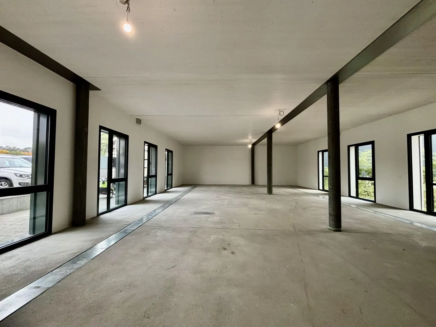 Hervorragender heller Gewerbe- und Ausstellungsraum zu vermieten - Foto 1 von 5