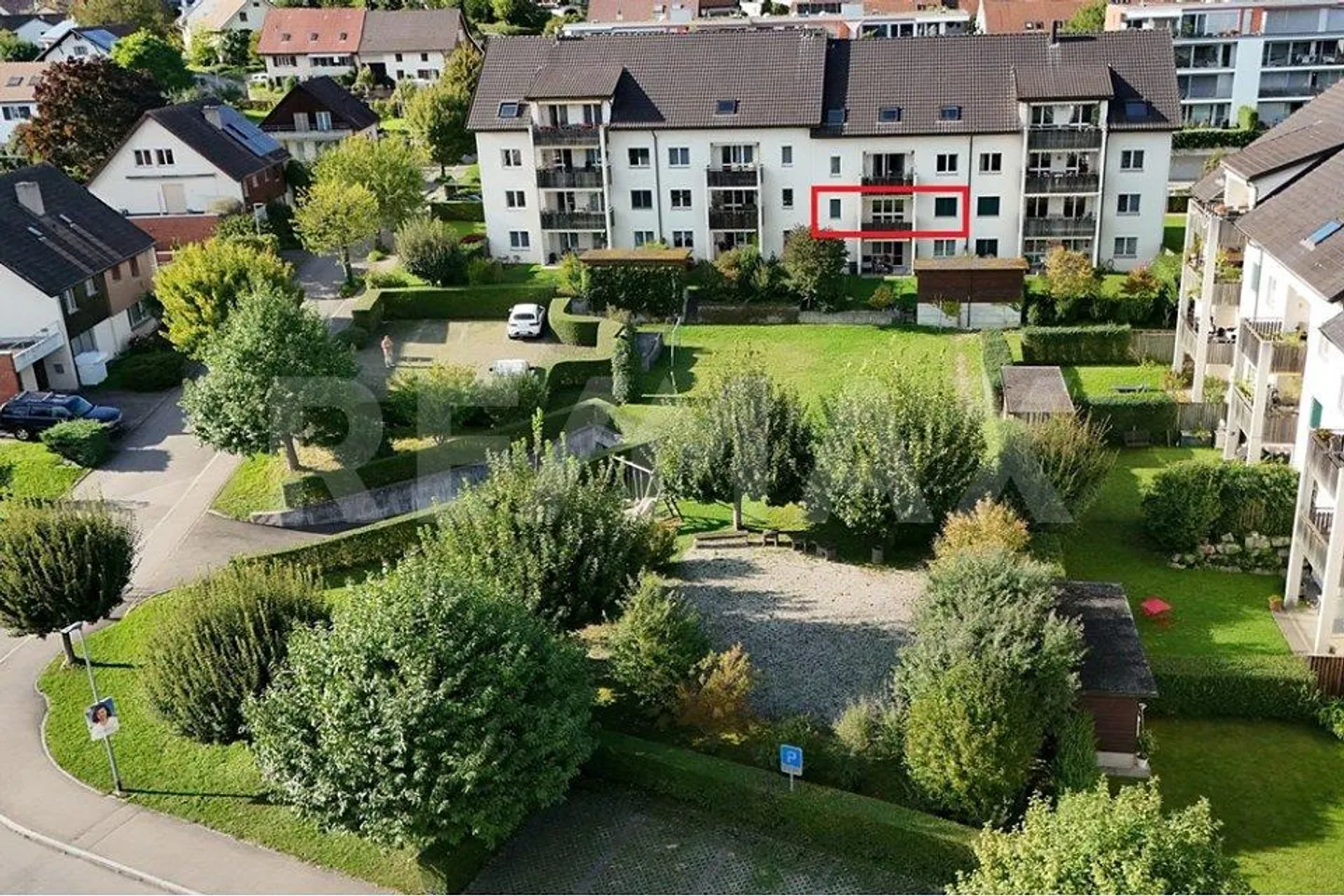 3.5-room apartment, 1st floor, elevator, living area 98 m², balcony 8 m², view into the greenery, 1 garage box, separate laundry room - Photo 1 of 13