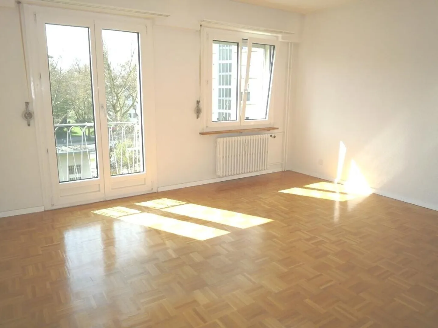 Sunny 2-Room Apartment with Balcony - Photo 6 of 9