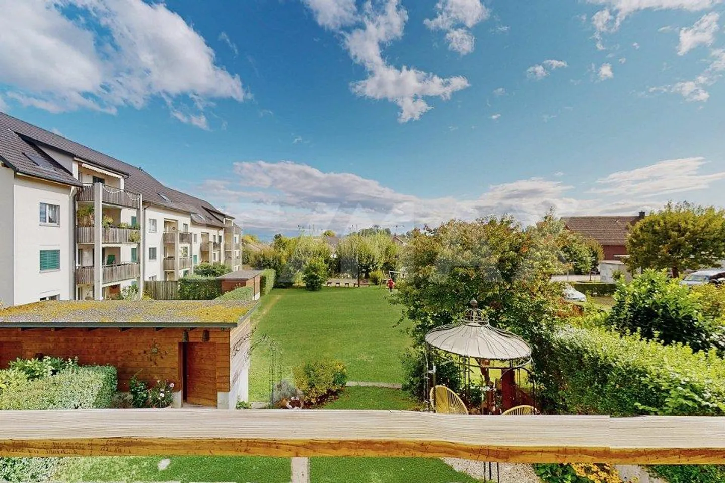 3.5-room apartment, 1st floor, elevator, living area 98 m², balcony 8 m², view into the greenery, 1 garage box, separate laundry room - Photo 2 of 13