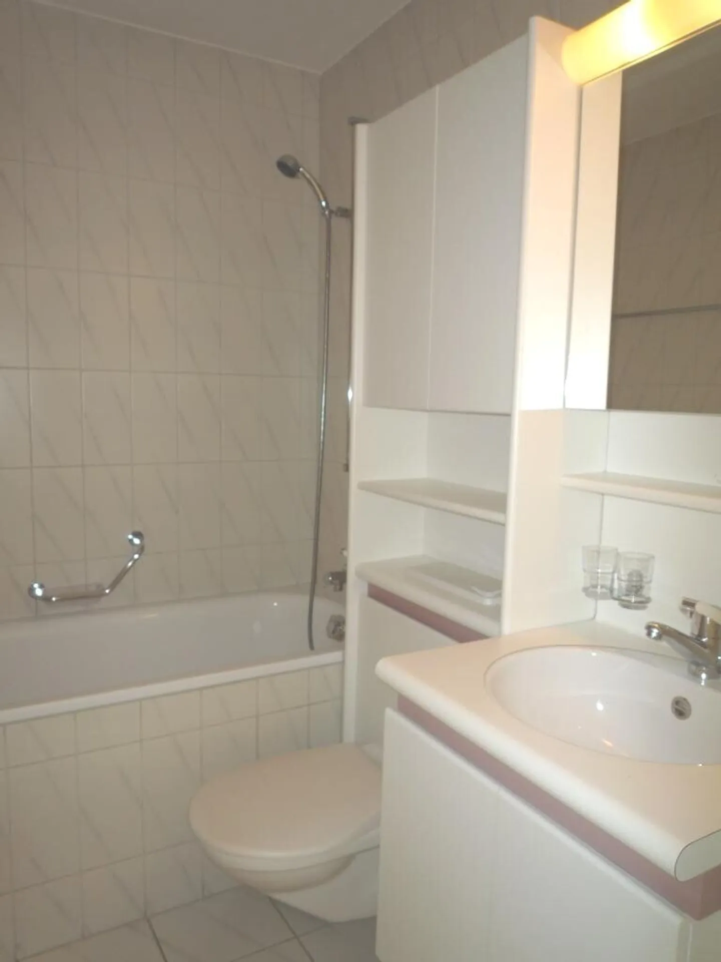 Sunny 2-Room Apartment with Balcony - Photo 5 of 9