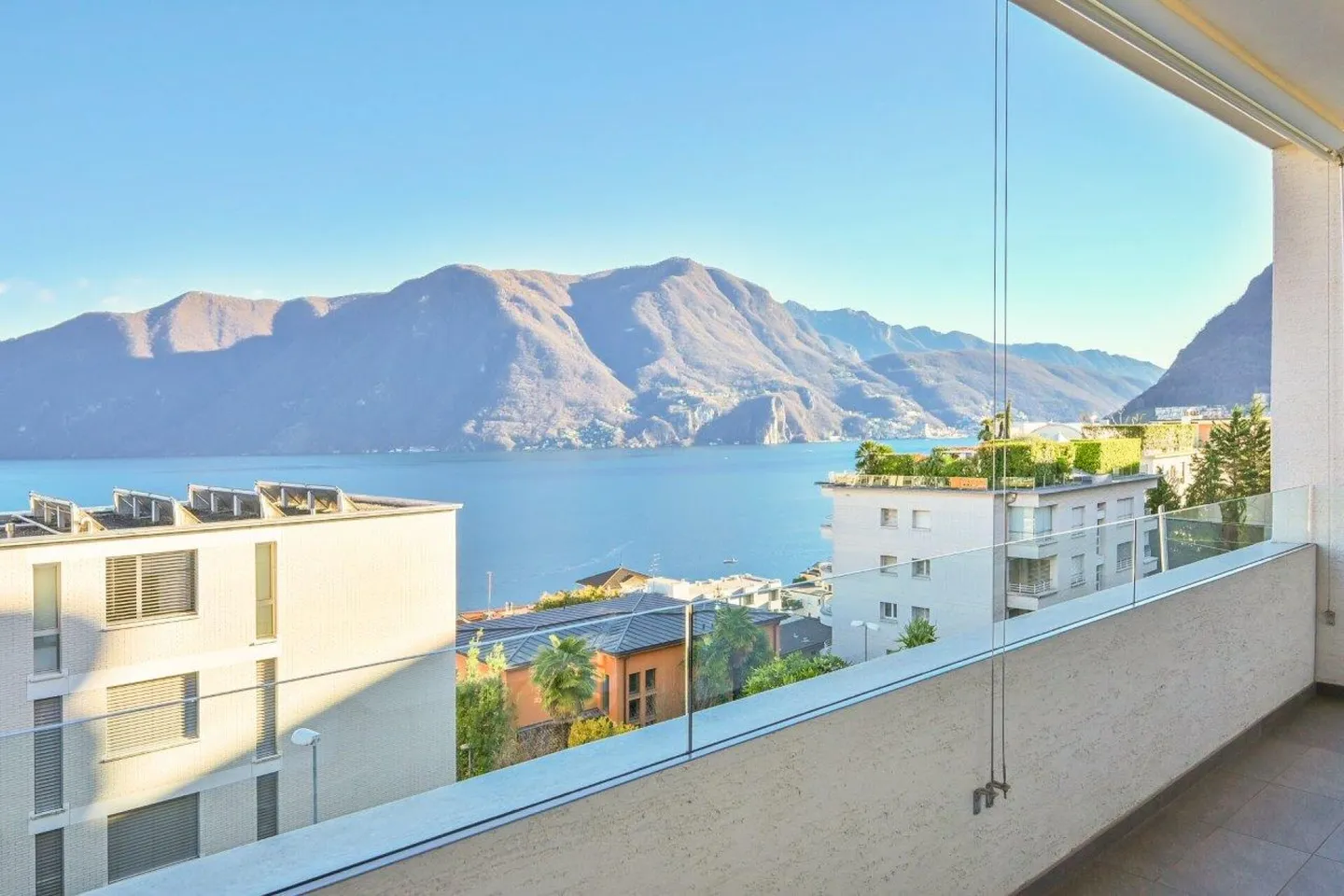 Appartement de luxe spectaculaire avec vue sur le lac - Photo 2 sur 13