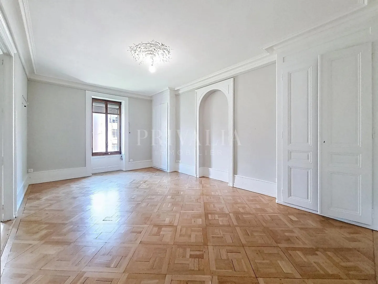 Splendid prestigious apartment in the Russian Church district - Photo 2 of 9