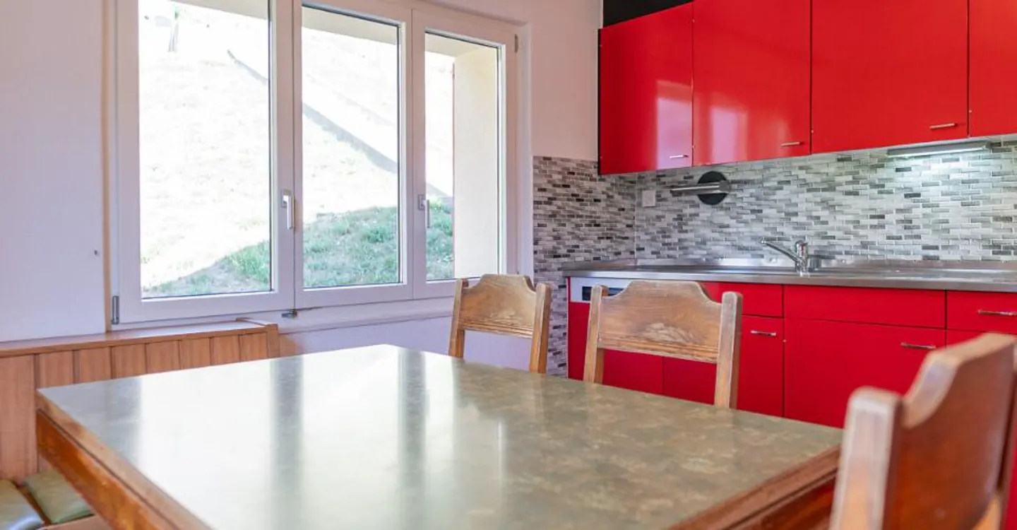 Casa unifamiliare ben tenuta con appartamento separato e molto potenziale - Foto 5 di 12