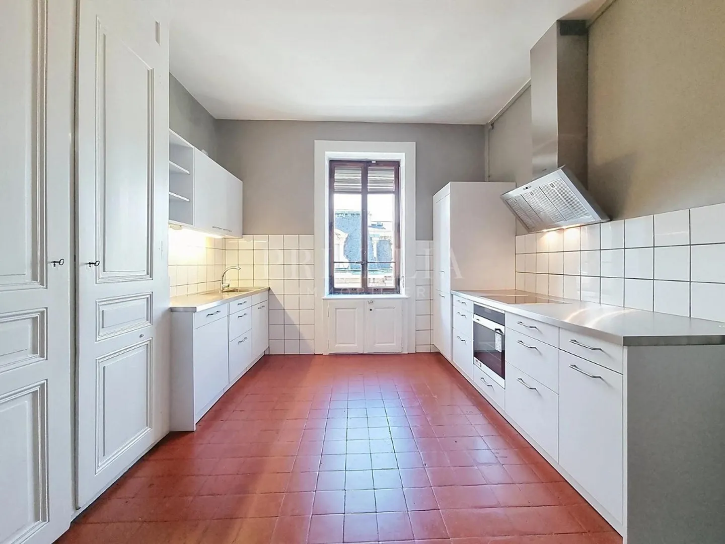 Splendid prestigious apartment in the Russian Church district - Photo 4 of 9