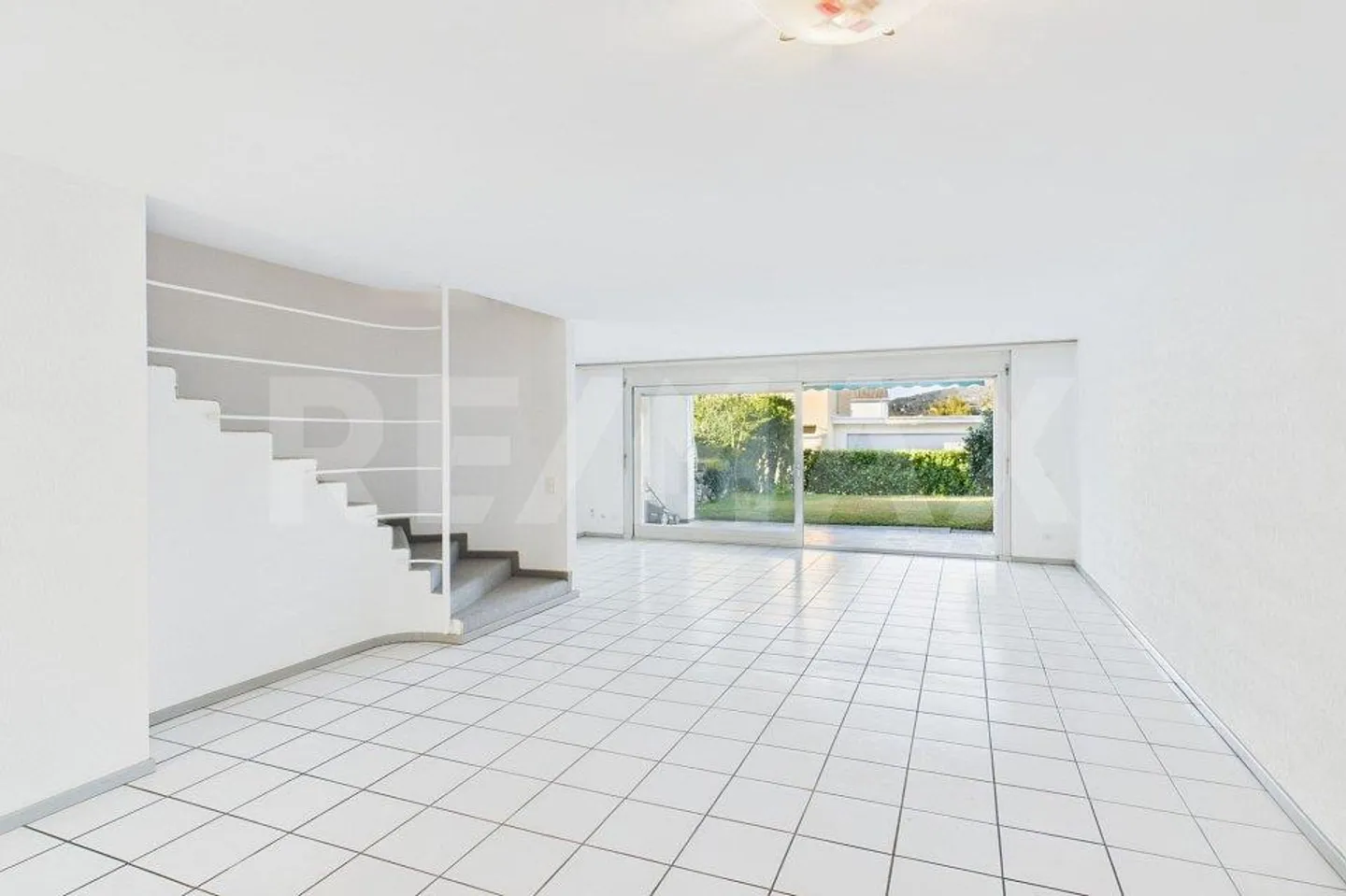 Una casa spaziosa, luminosa e riservata nel cuore di Caslano - Foto 5 di 13