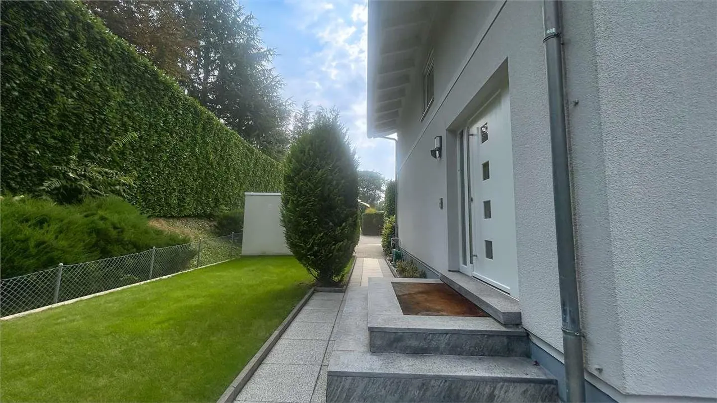 Montagnola : Maison individuelle avec grand jardin - Photo 3 sur 13