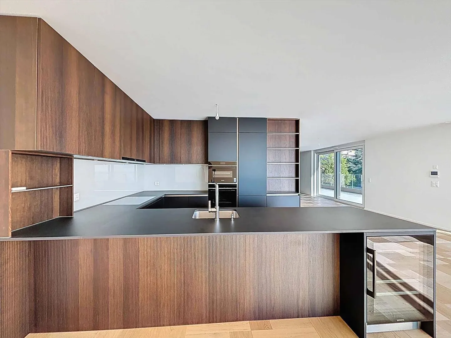 Exceptional 3.5 Room Penthouse - Photo 4 of 13