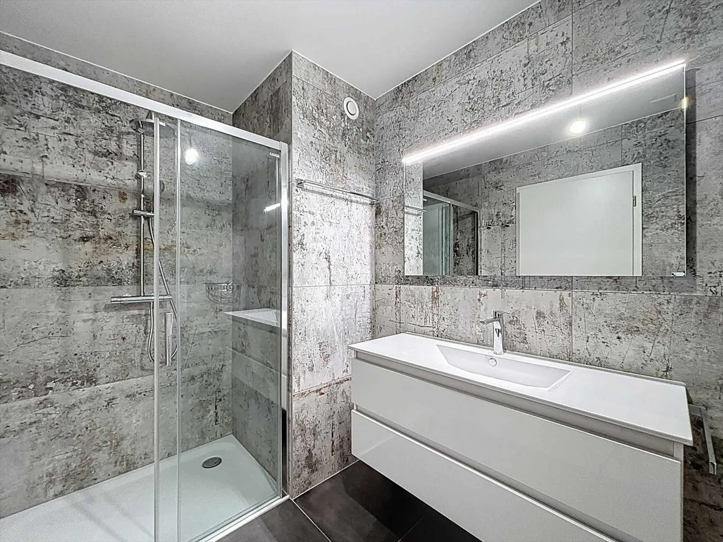 Exceptional 3.5 Room Penthouse - Photo 7 of 13