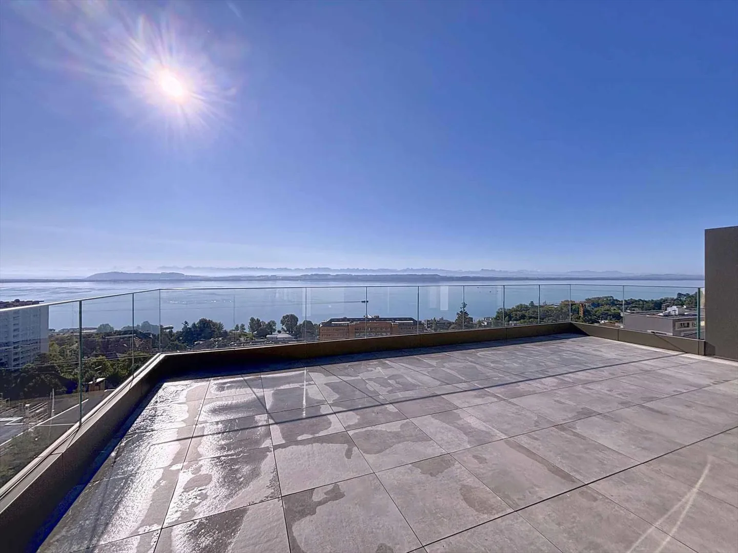 Exceptional 3.5 Room Penthouse - Photo 11 of 13